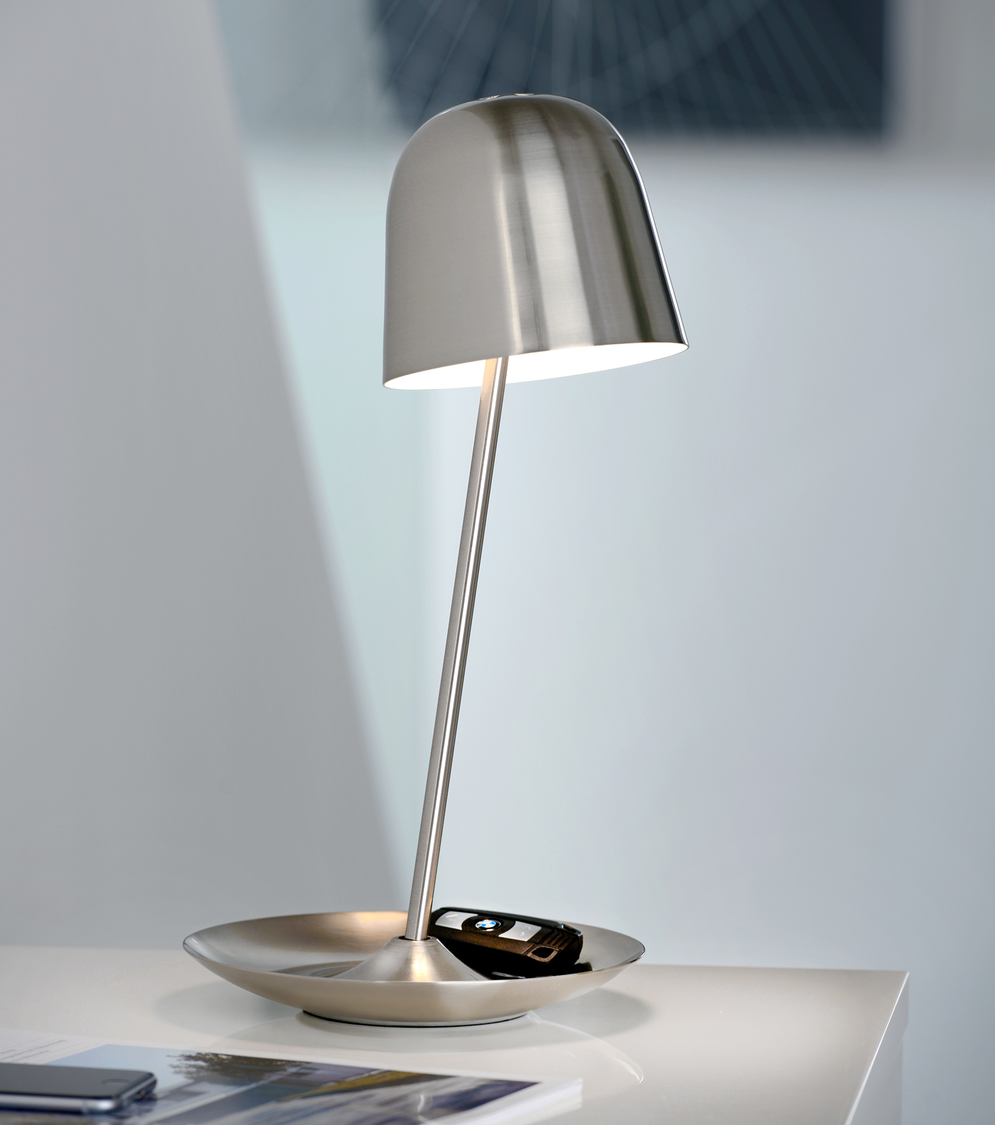 Design LED Tischleuchte Pirol mit Metallschirm und Ablage-Schüssel – Stilvolle Beleuchtung für dein Zuhause Design LED Tischleuchte Pirol mit Metallschirm und Ablage-Schüssel – Stilvolle Beleuchtung für dein Zuhause