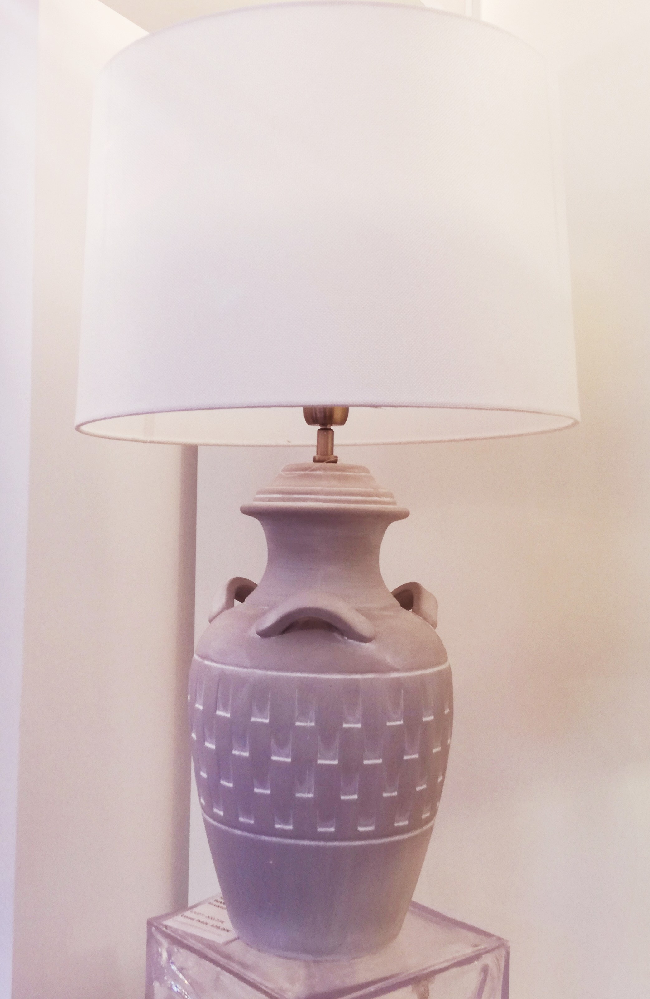 saasil-wuppertal-lampe-Keramik-Hockerleuchte-mit-Textilschirm-Manica-Bianco-weiss Keramik Hockerleuchte mit Textilschirm, Manica Bianco, weiß – Stilvolle Beleuchtung für dein Zuhause