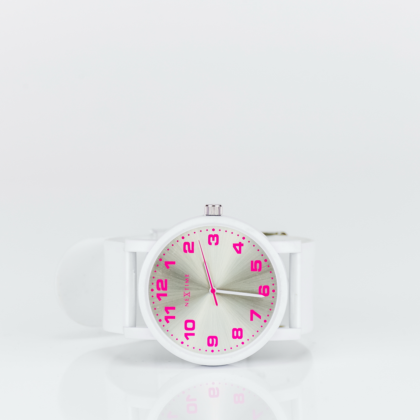 2016-03-31-Neue-Produkte_33 Armbanduhr in weiß mit silbernen Ziffernblatt und pinken Ziffern