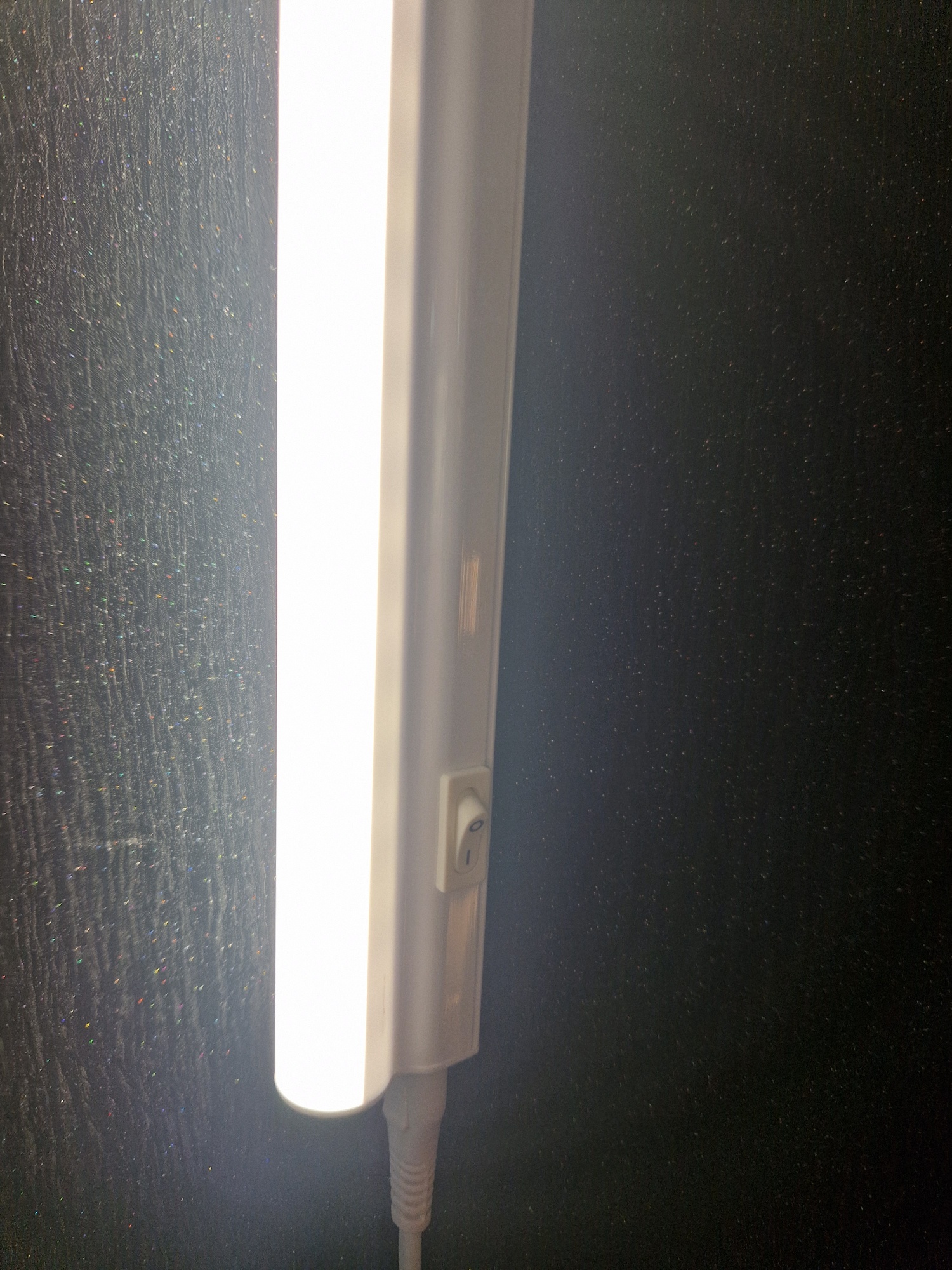 Vesio LED-Lichtleiste 120 cm 16W mit Schalter – Stilvolle Beleuchtung für dein Zuhause Vesio LED-Lichtleiste 120 cm 16W mit Schalter – Stilvolle Beleuchtung für dein Zuhause