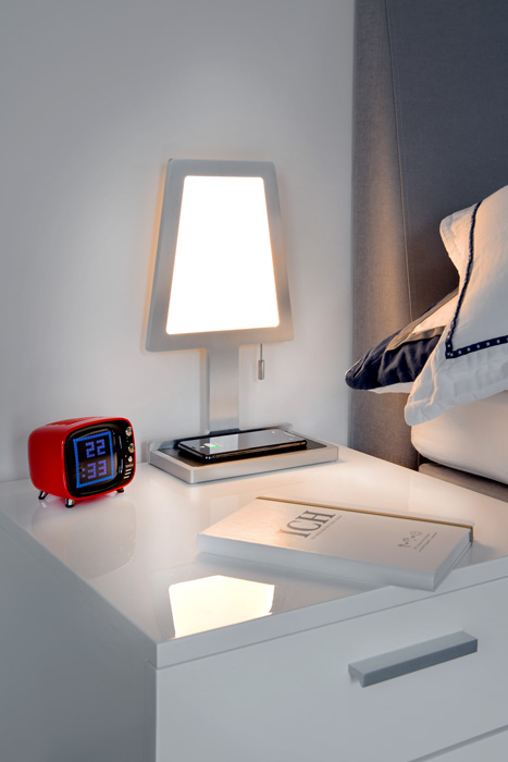 2-steve-phone-alu-tischlampe-nachttischlampe-kabellos-handyladen-sompex-88466-saasil LED Tischlampe mit Handyladefunktion Steve Alu eckig 88466 Sompex
