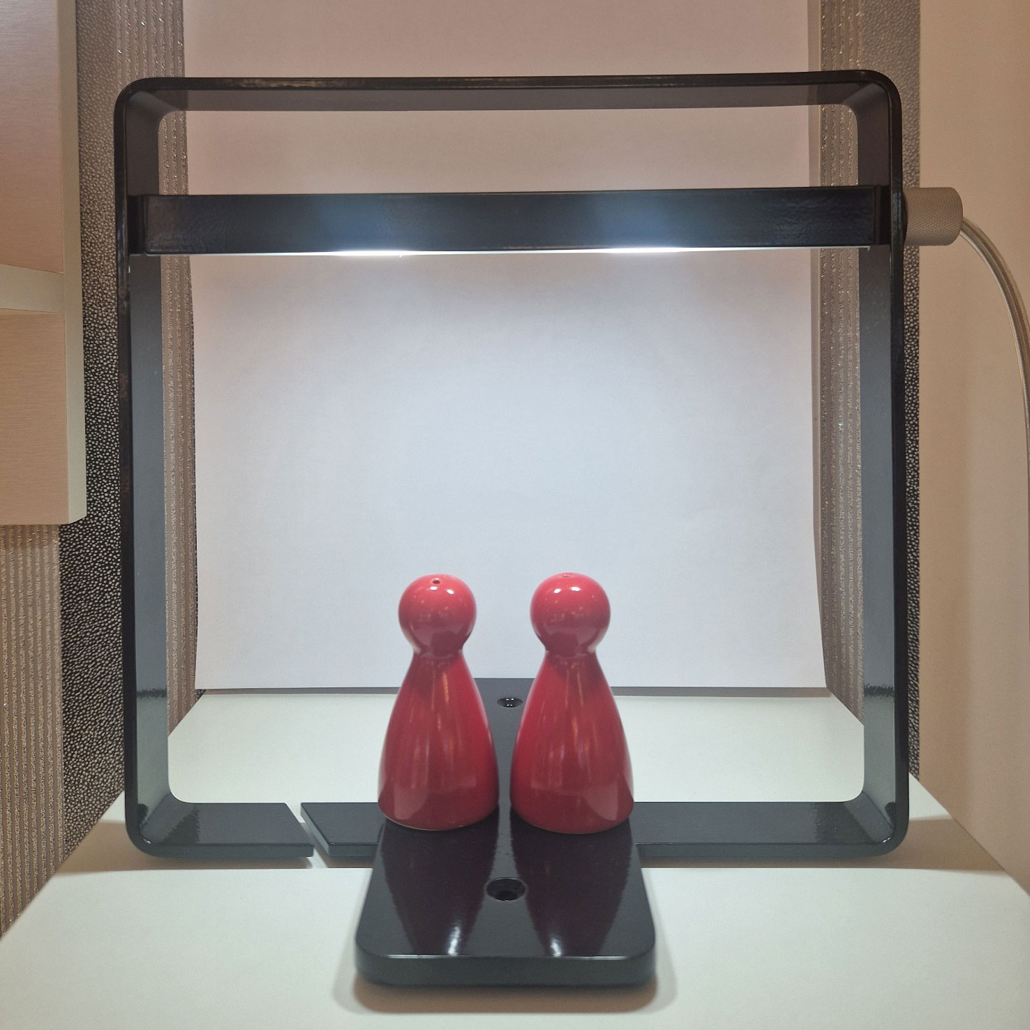 Tisch-/Wandleuchte mit drehbarer Lichtleiste Oring Schwarz – Stilvolle Beleuchtung für dein Zuhause Tisch-/Wandleuchte mit drehbarer Lichtleiste Oring Schwarz – Stilvolle Beleuchtung für dein Zuhause